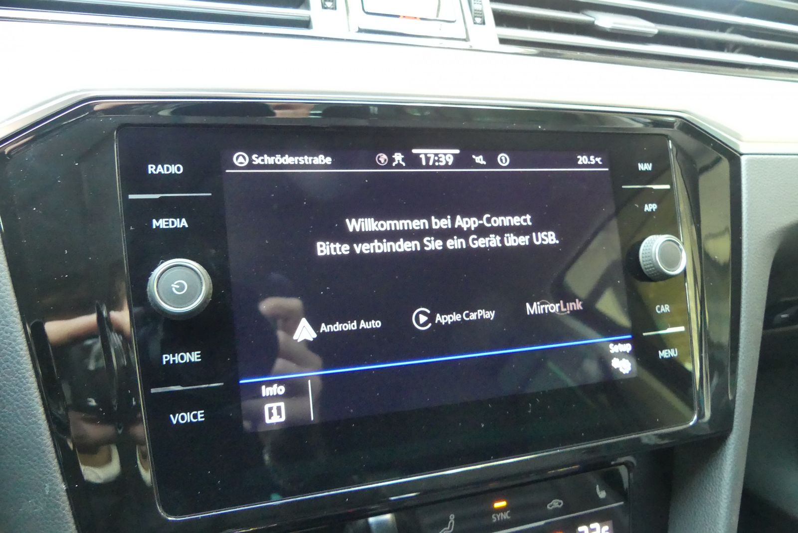 Volkswagen Passat Lim. Elegance - Samsaru's Car Outlet