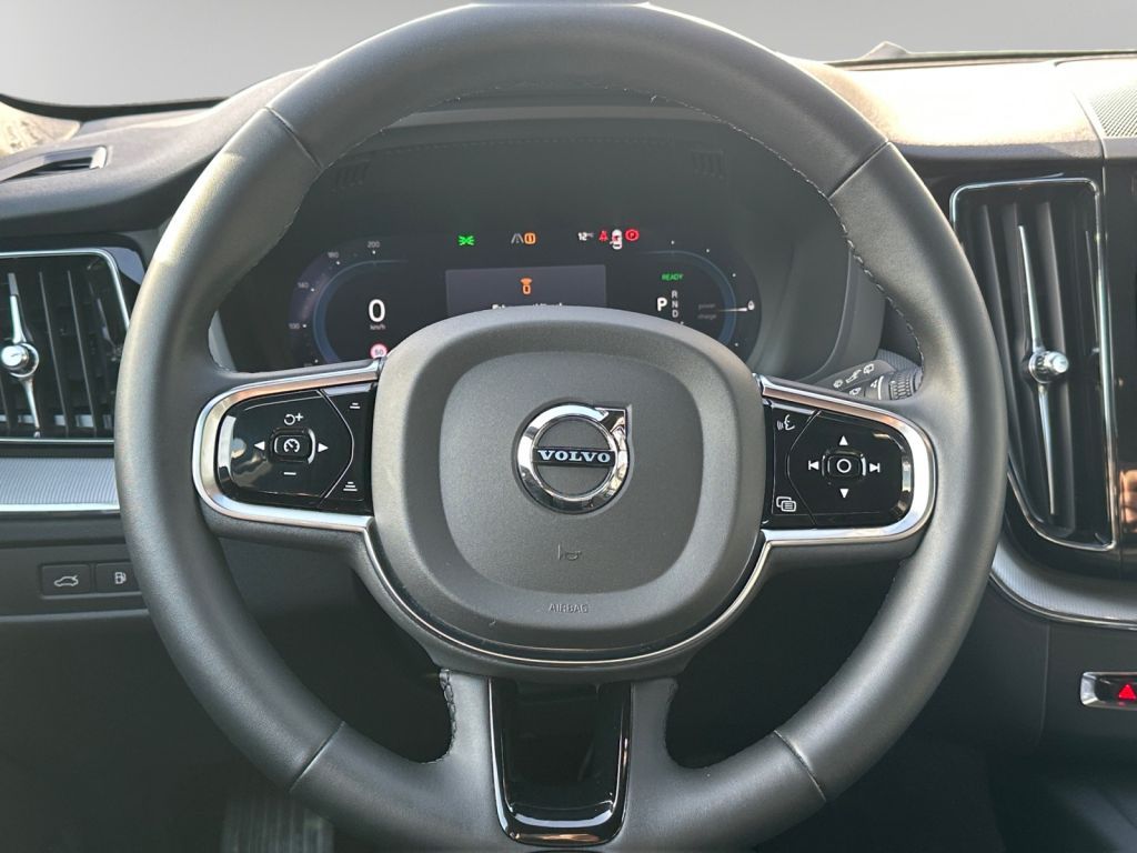 Volvo XC60 T8 AWD Recharge Plus Dark 360° AHK semi ele