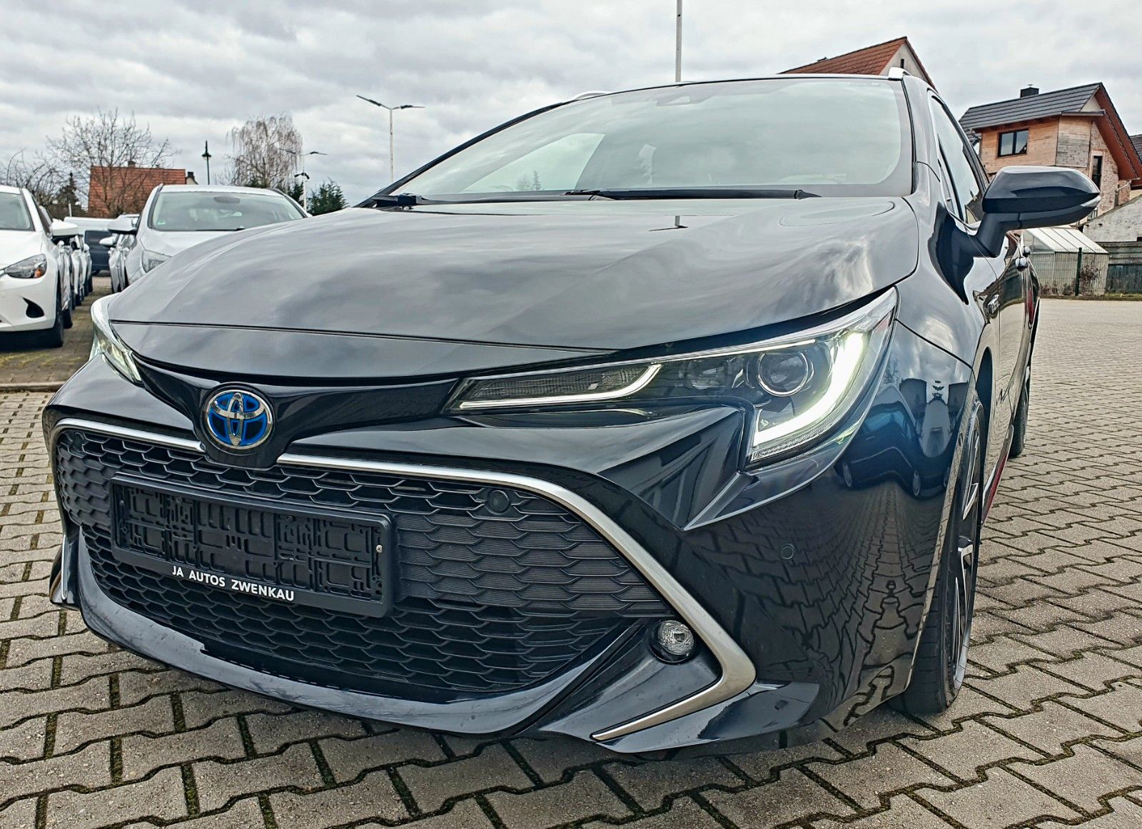 Toyota Corolla Touring Sports 2.0 Hybrid Lounge - Samsaru's Car Outlet
