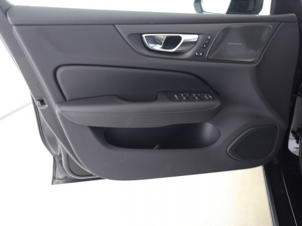 Volvo S60 Lim. B4 Plus Dark PANO NAVI STNDHZ HARMANN K