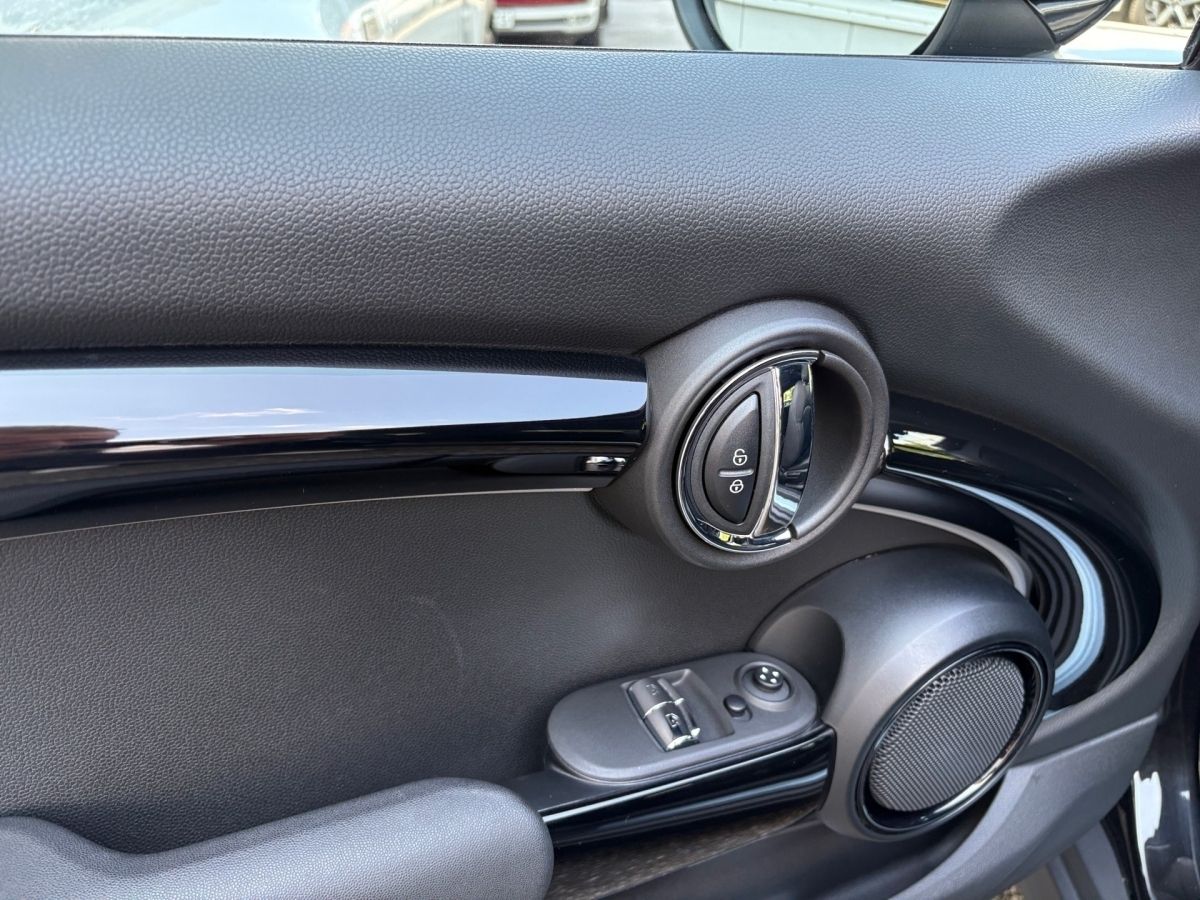 MINI One 3-T. Classic Aut. - Samsaru's Car Outlet