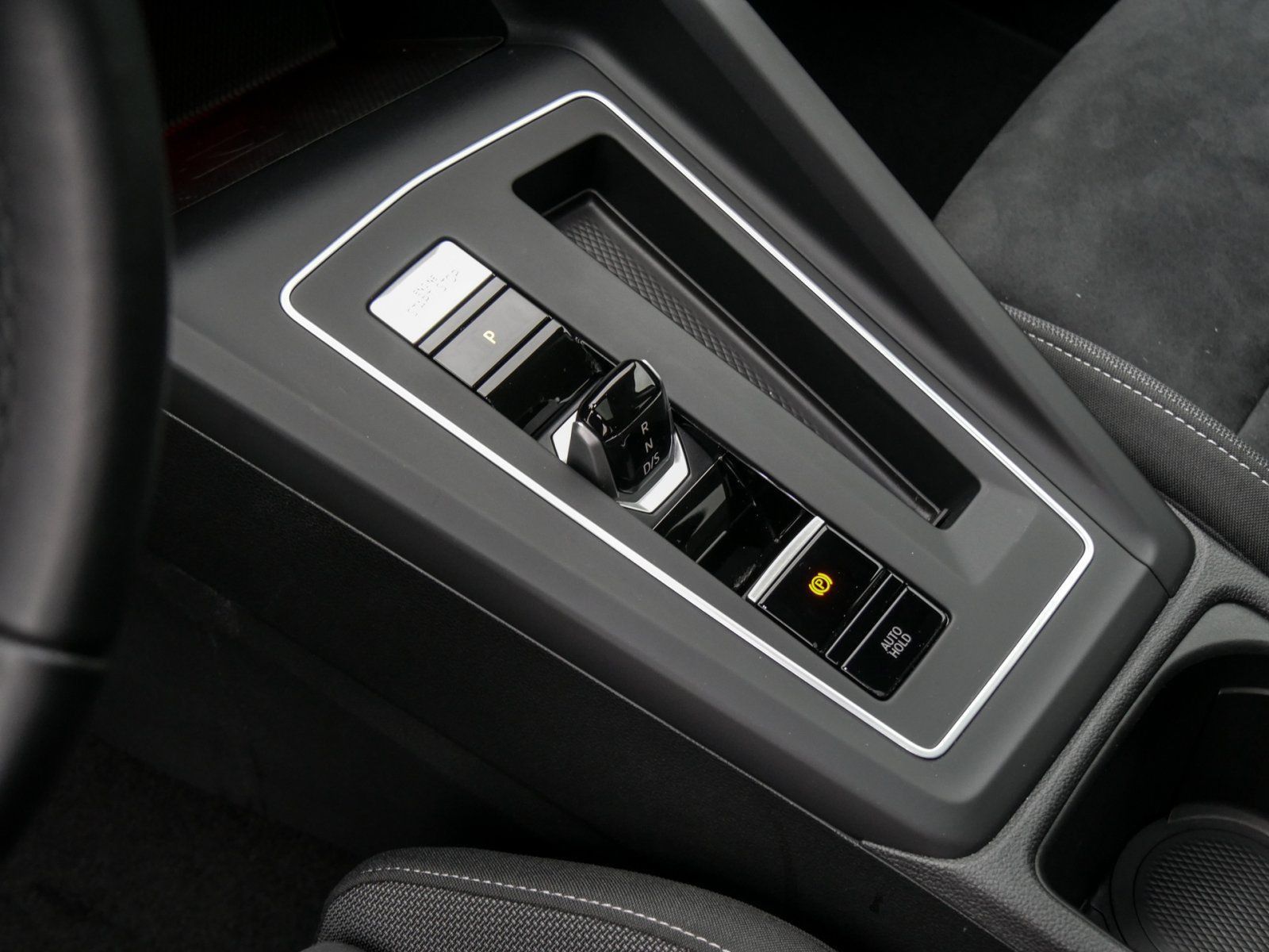 Volkswagen Golf Style 2.0 TDI DSG - Samsaru's Car Outlet