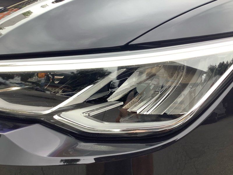 Volkswagen Golf VIII 1.5 TSI Move - Samsaru's Car Outlet