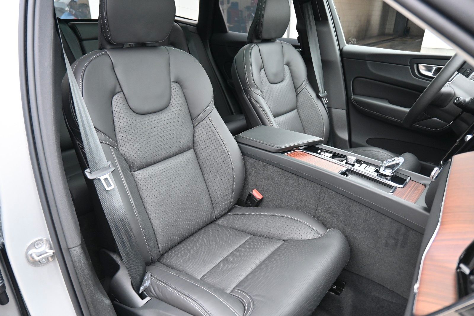 Volvo XC60 T8 RC AWD Ultra Dark*LUFT*360*ACC*AHK