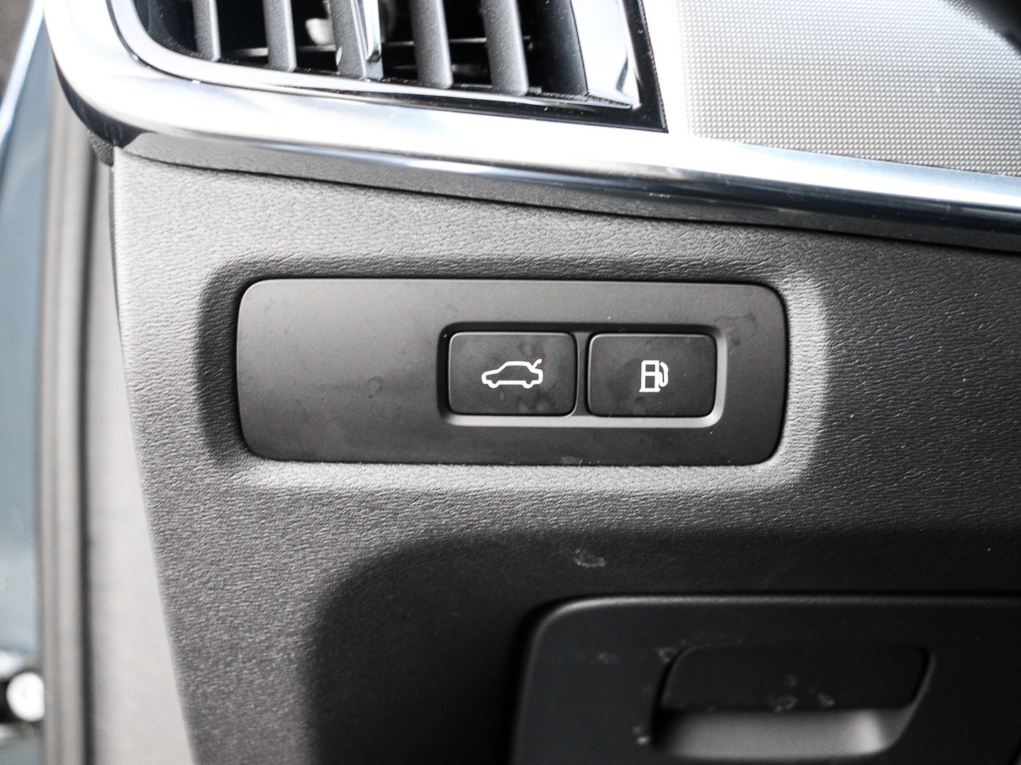 Volvo S90 Plus Dark Recharge Plug-In Hybrid AWD StandH