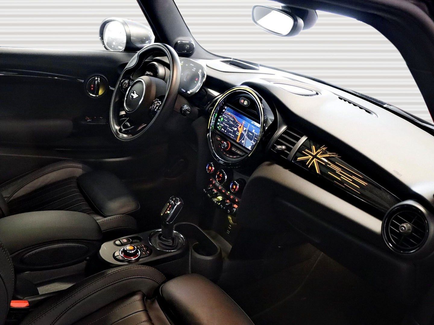 MINI Cooper SE - Samsaru's Car Outlet