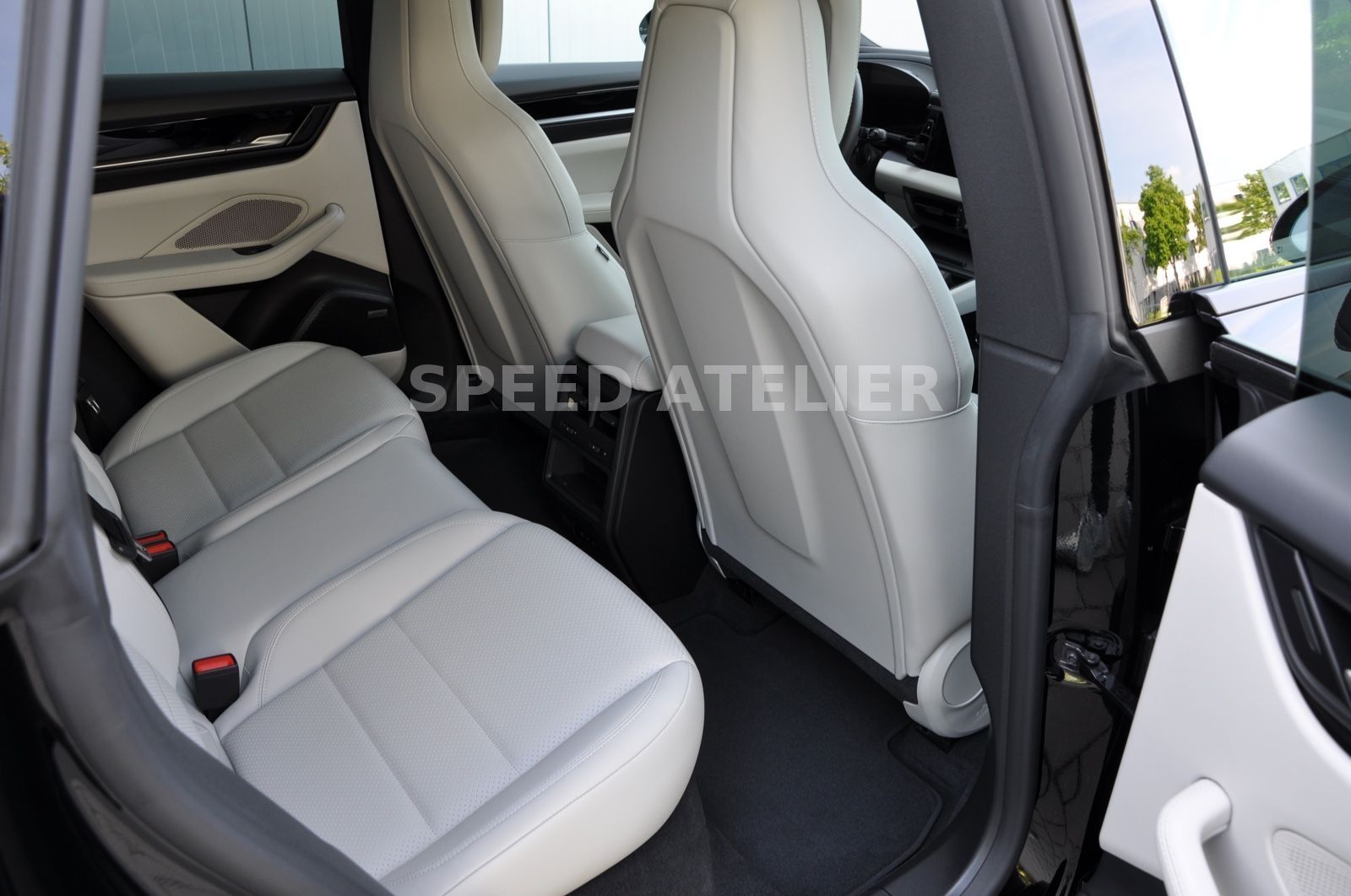 Porsche Macan 4 - Samsaru's Car Outlet