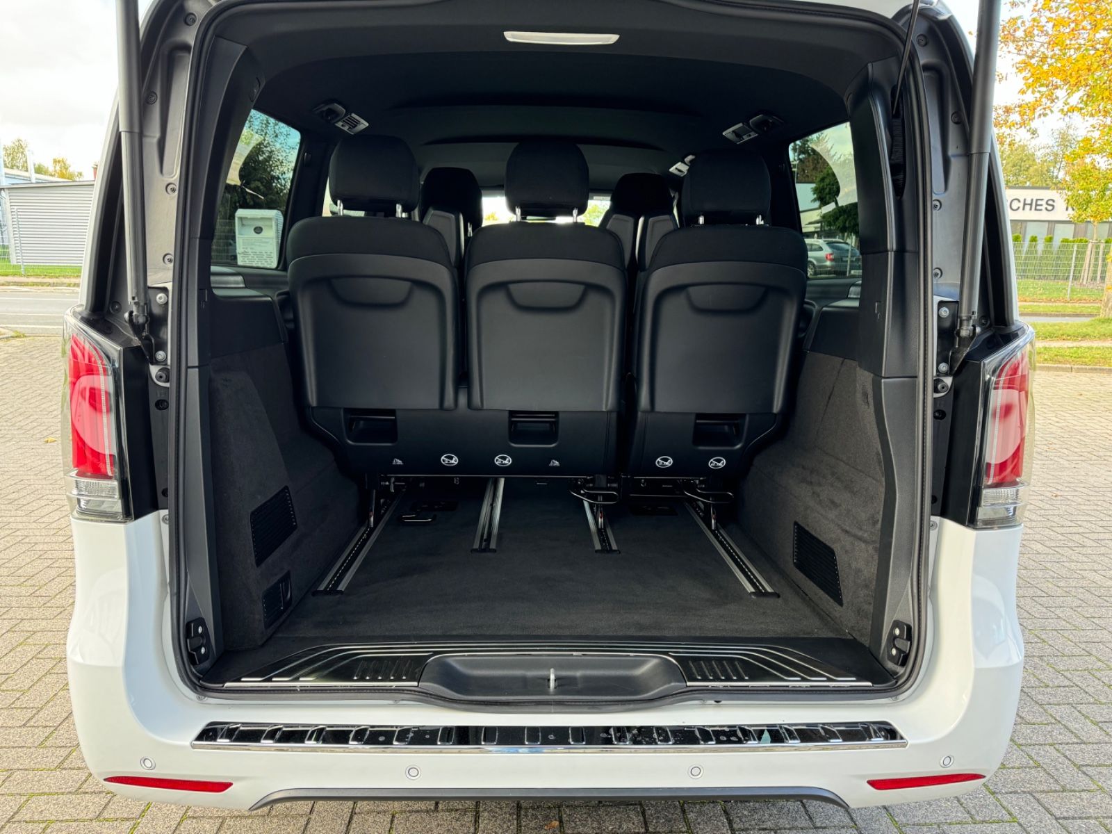 Mercedes-Benz V300d AMG - Samsaru's Car Outlet