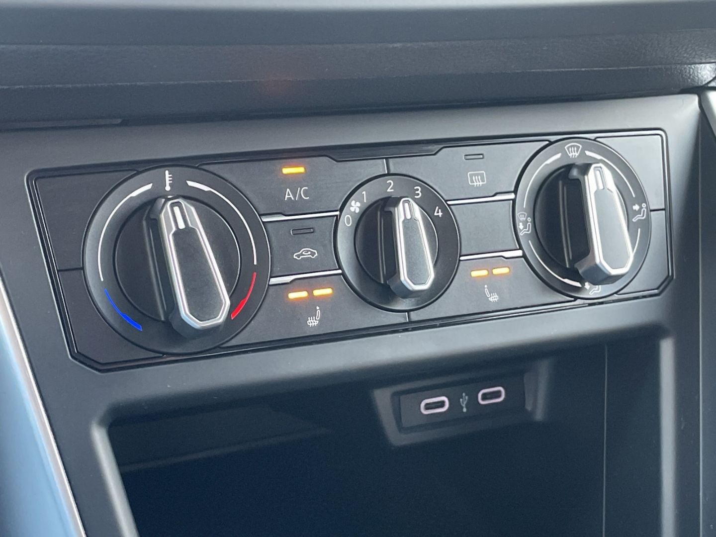 Volkswagen Taigo 1.0 TSI Life - Samsaru's Car Outlet