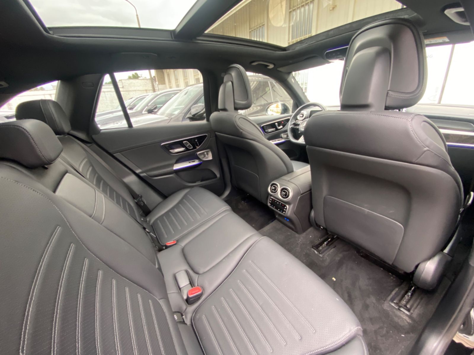 Mercedes-Benz GLC200 AMG 4M_Pano_HuD_Memory_Keyless_Distro_360