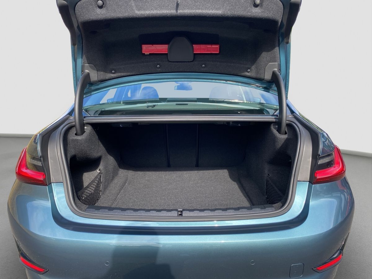 BMW 320d Limousine - Samsaru's Car Outlet