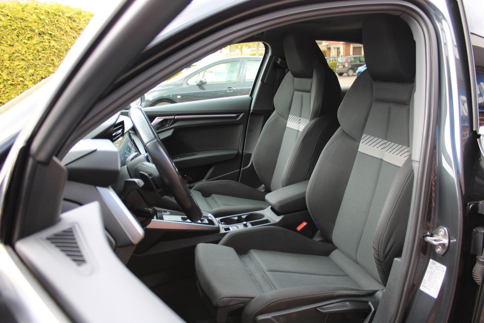 Audi A3 Limousine 30 TFSI Business edition | PANO-DAK