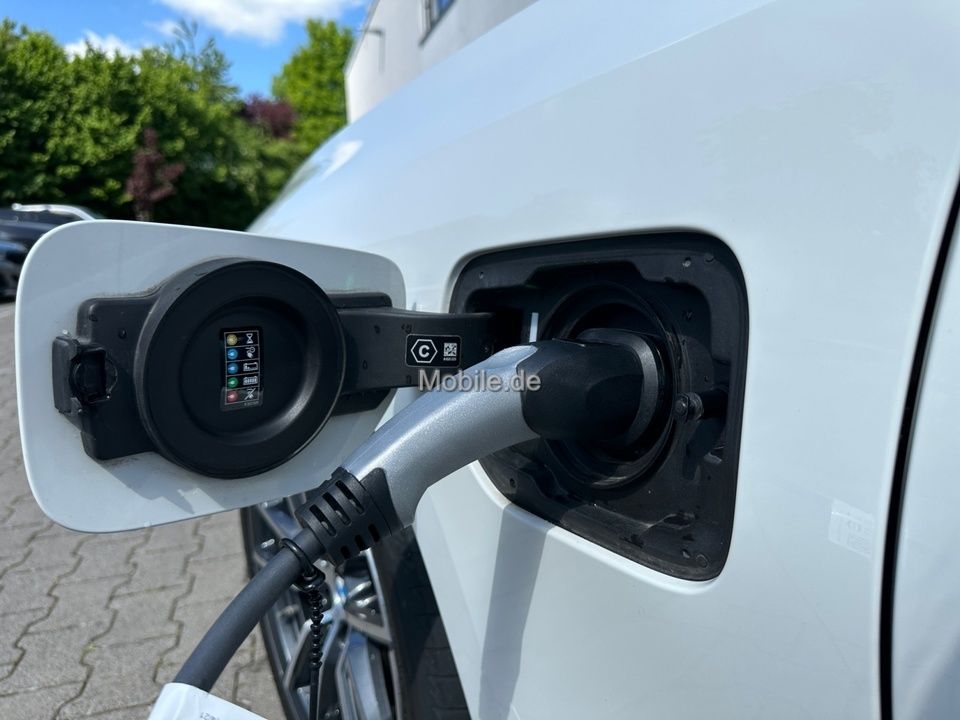 BMW 330e Sport Line - Samsaru's Car Outlet