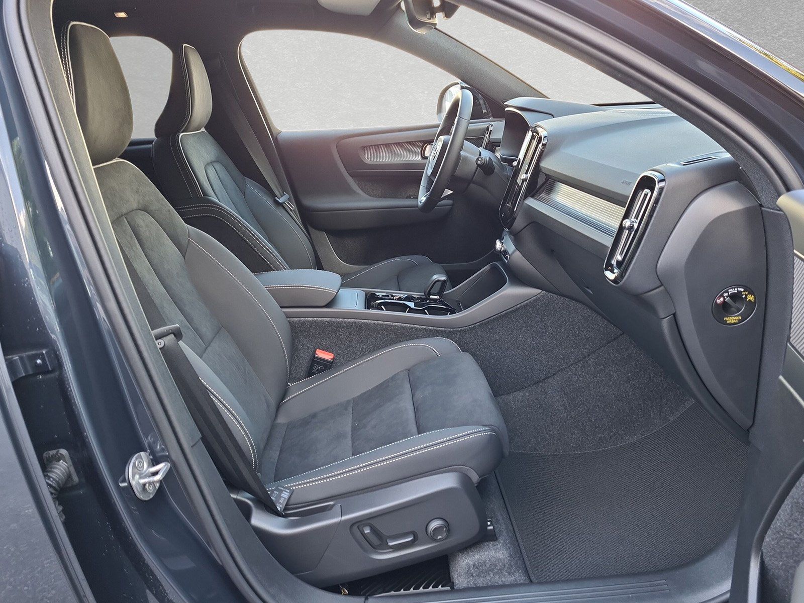 Volvo XC40 B3 Black Edition Ultra Standheizung AHK