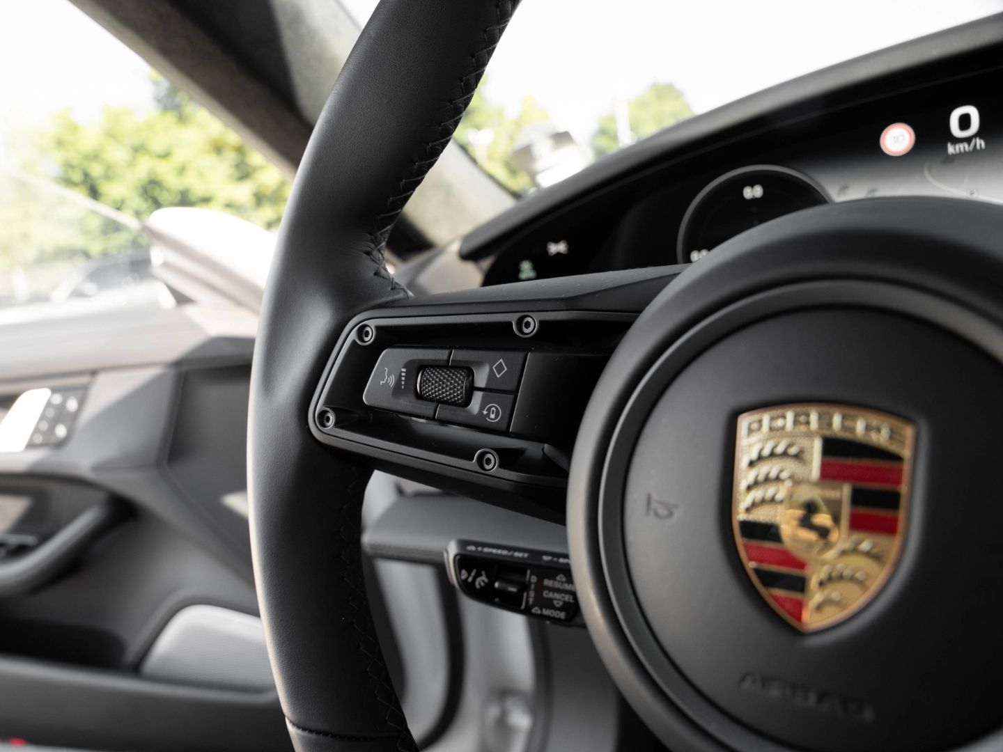 Porsche Taycan Turbo SportDesign u. Sport Chrono Paket