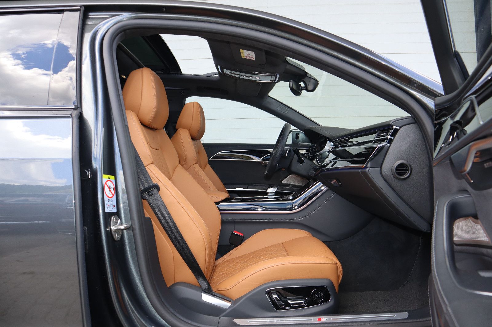 Audi A8L 60 TFSI V8 lang exclusive - Samsaru's Car Outlet