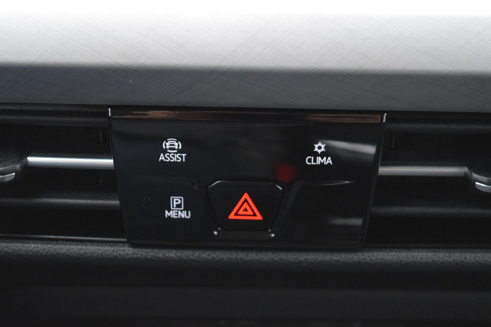Volkswagen Golf VIII Lim. Life - Samsaru's Car Outlet