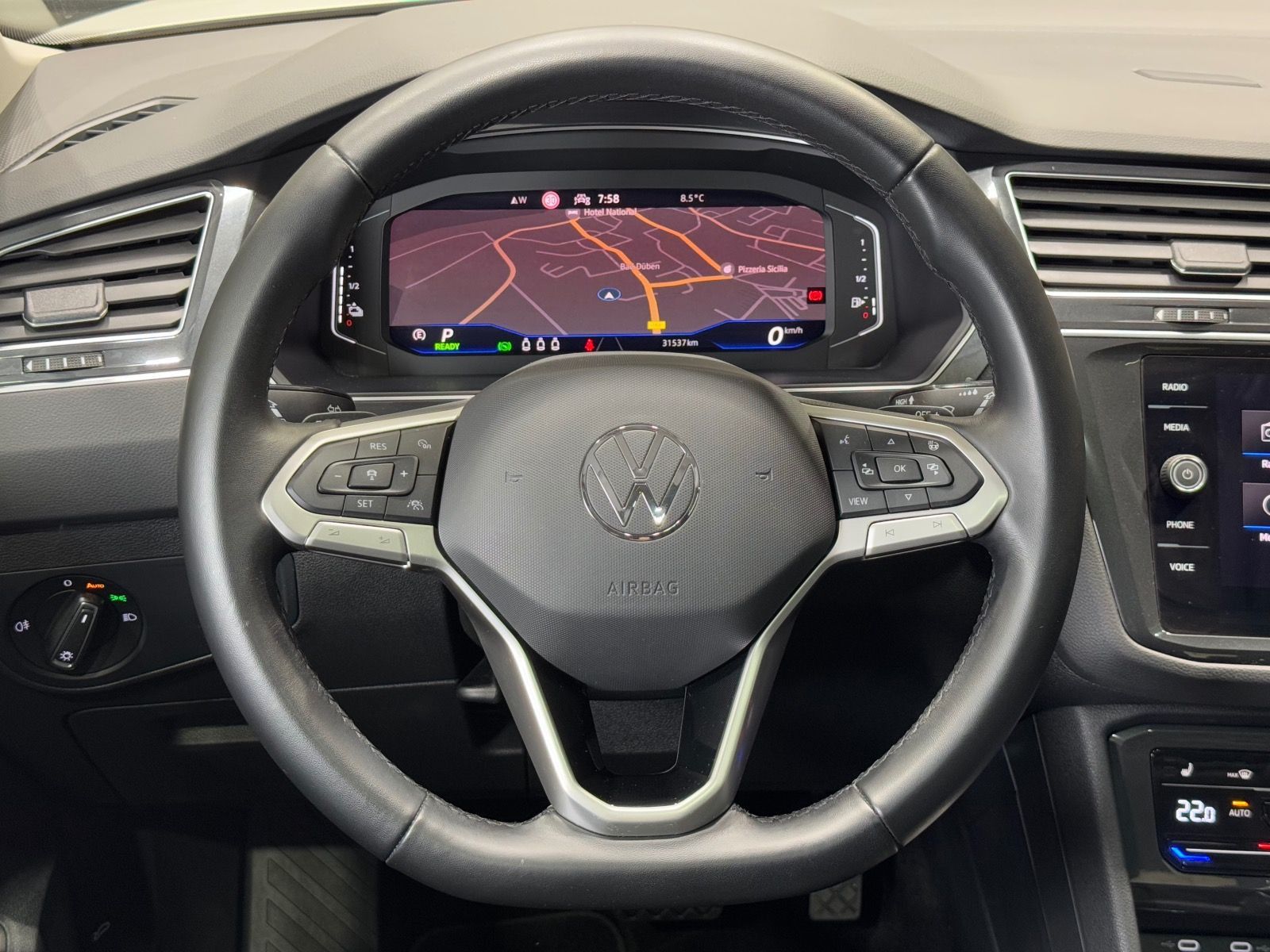 Volkswagen Tiguan Life 1.4 TSI eHybrid - Samsaru's Car Outlet