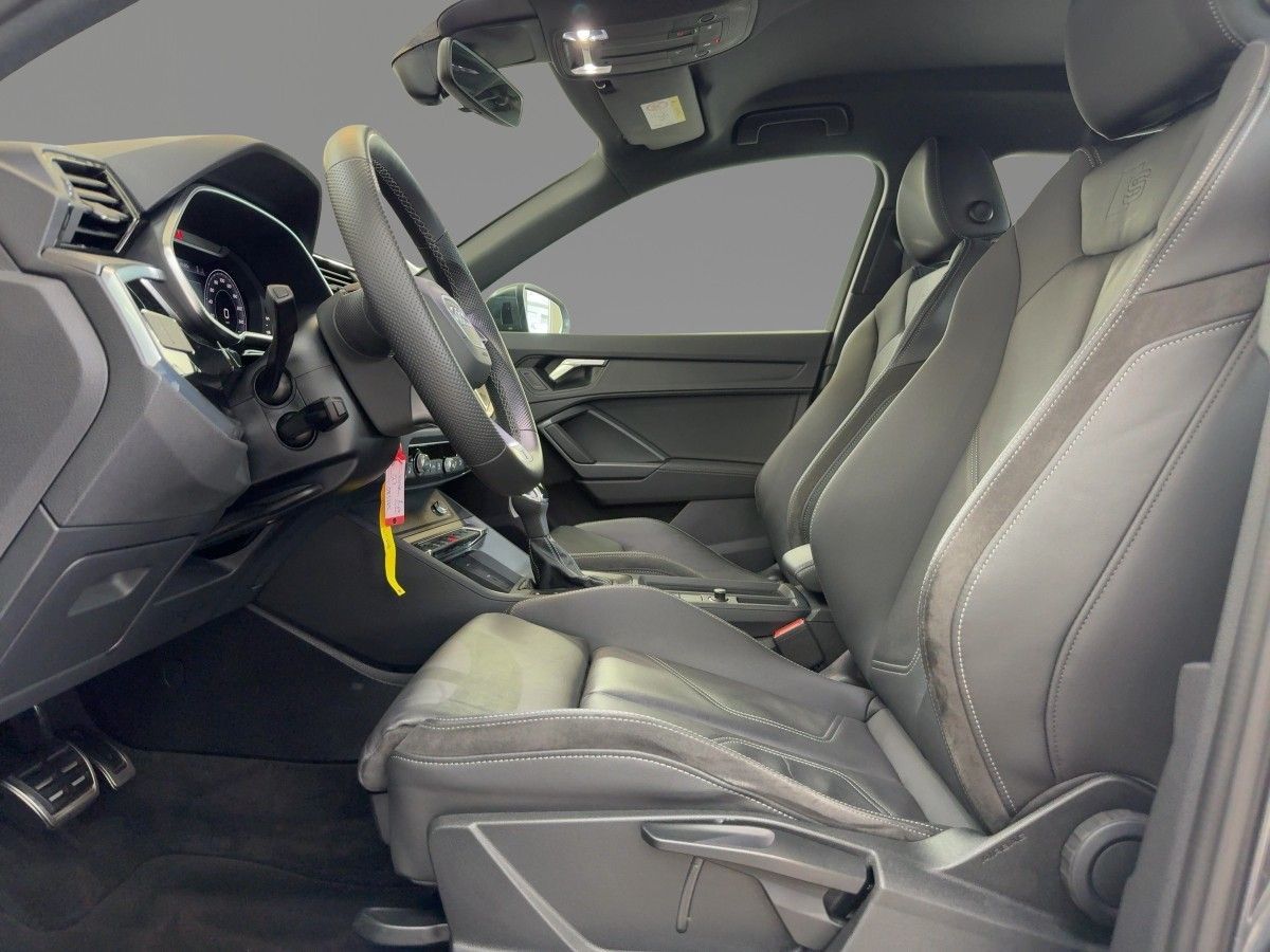 Audi Q3 45 TFSI S line quattro - Samsaru's Car Outlet