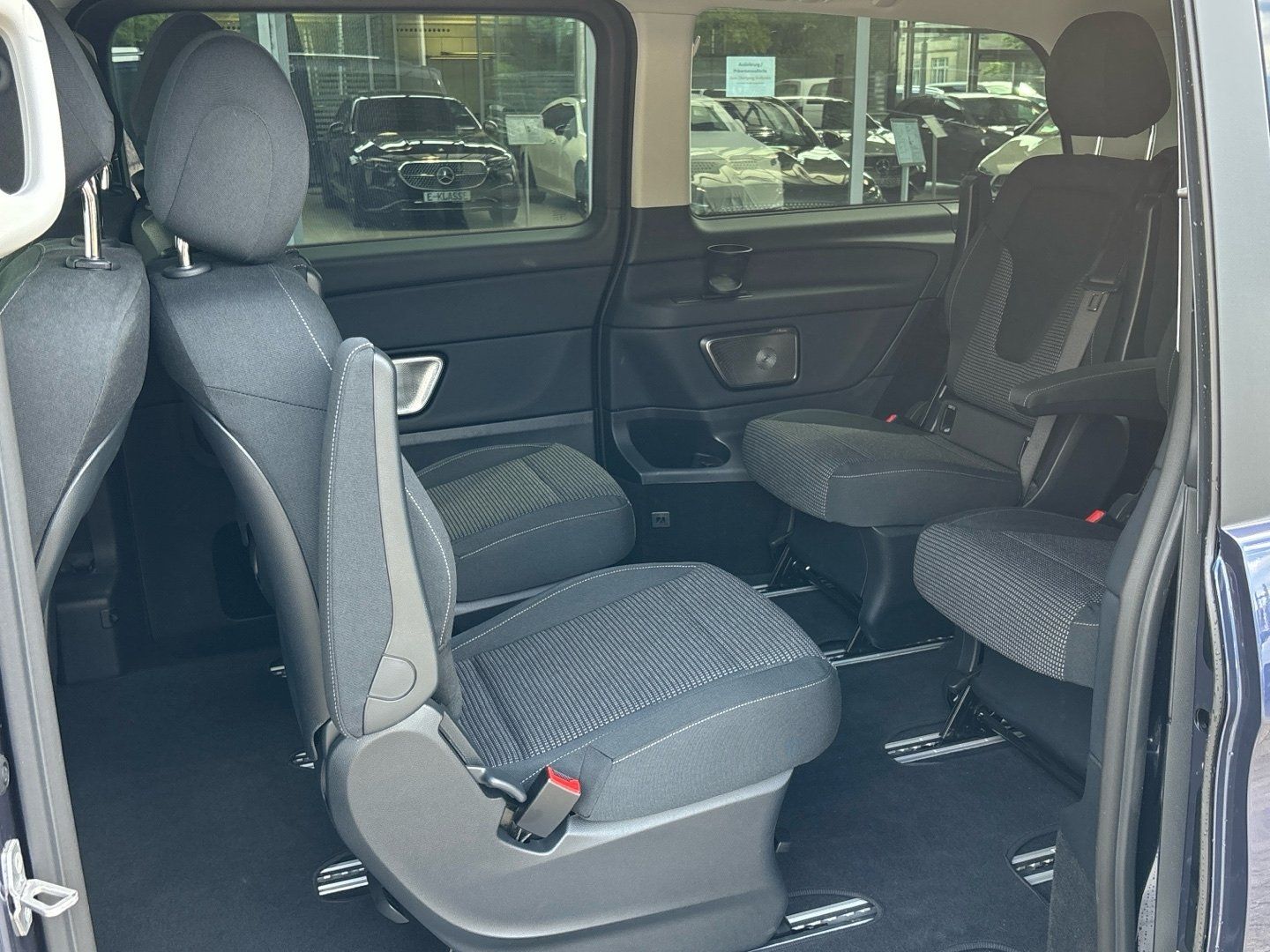 Mercedes-Benz V 300 d Style 4x4 - Samsaru's Car Outlet
