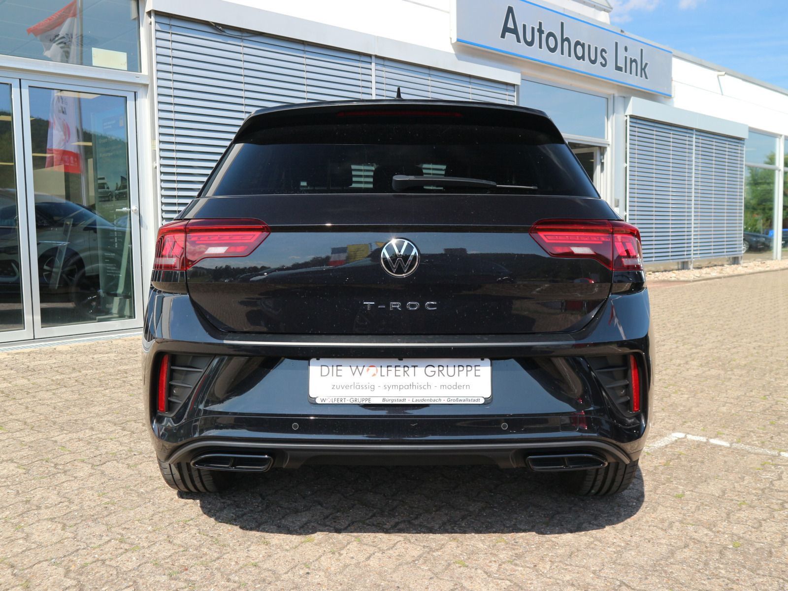 Volkswagen T-Roc R-Line - Samsaru's Car Outlet