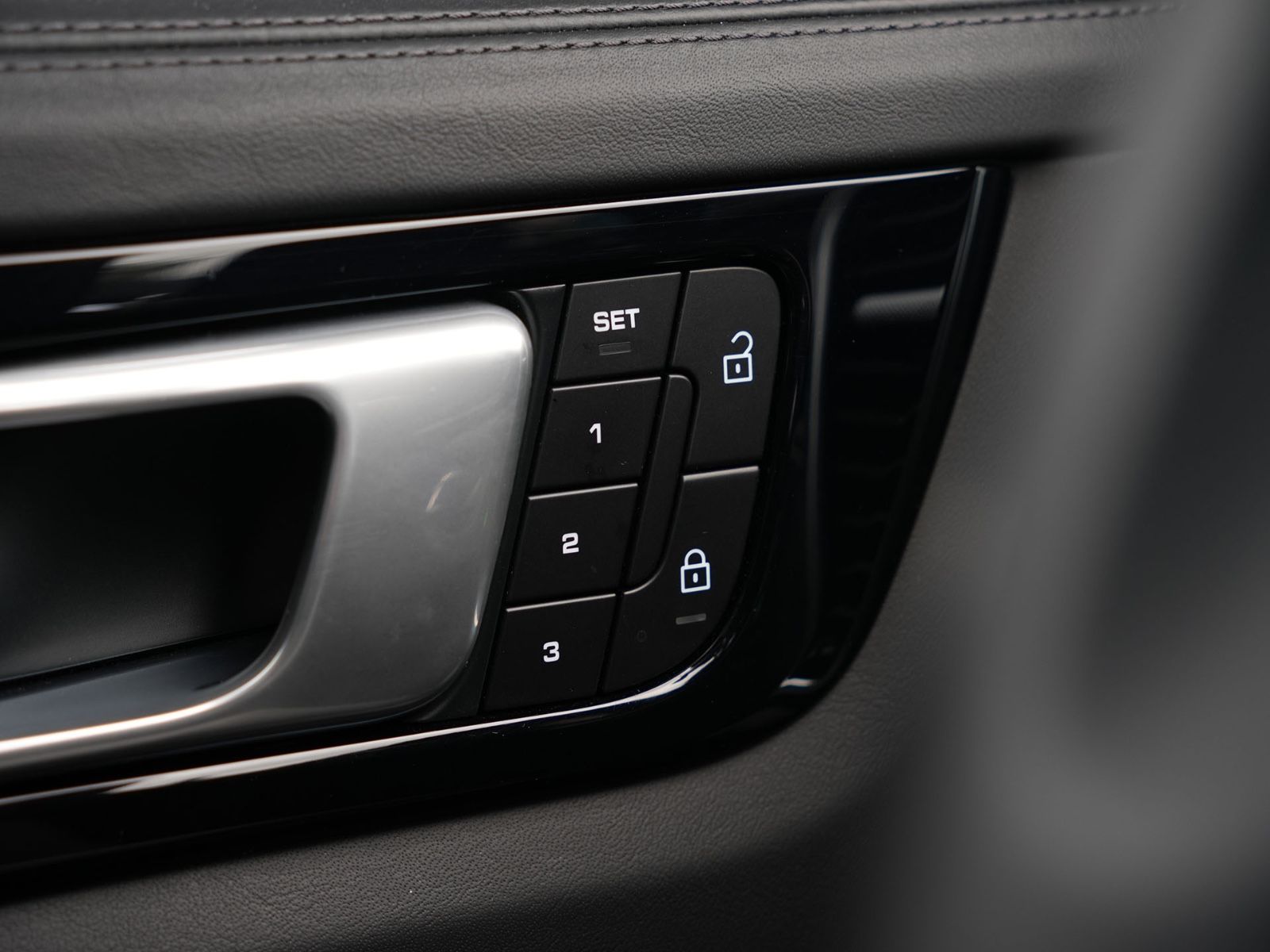 Porsche E-Hybrid MY24-INNODRIVE-ACC-LUFTF.-PANO-BOSE-RS