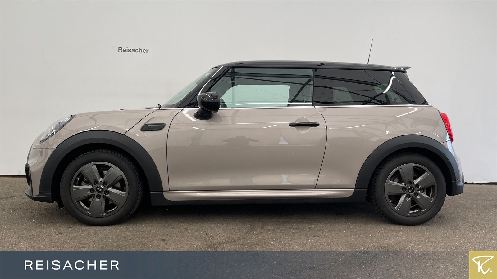 MINI Cooper A JCWTrim - Samsaru's Car Outlet