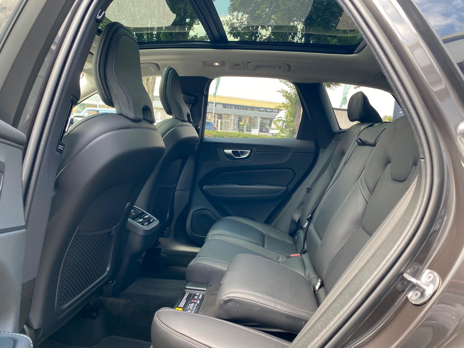 Volvo XC 60 B5 AWD Ultimate Dark - Samsaru's Car Outlet