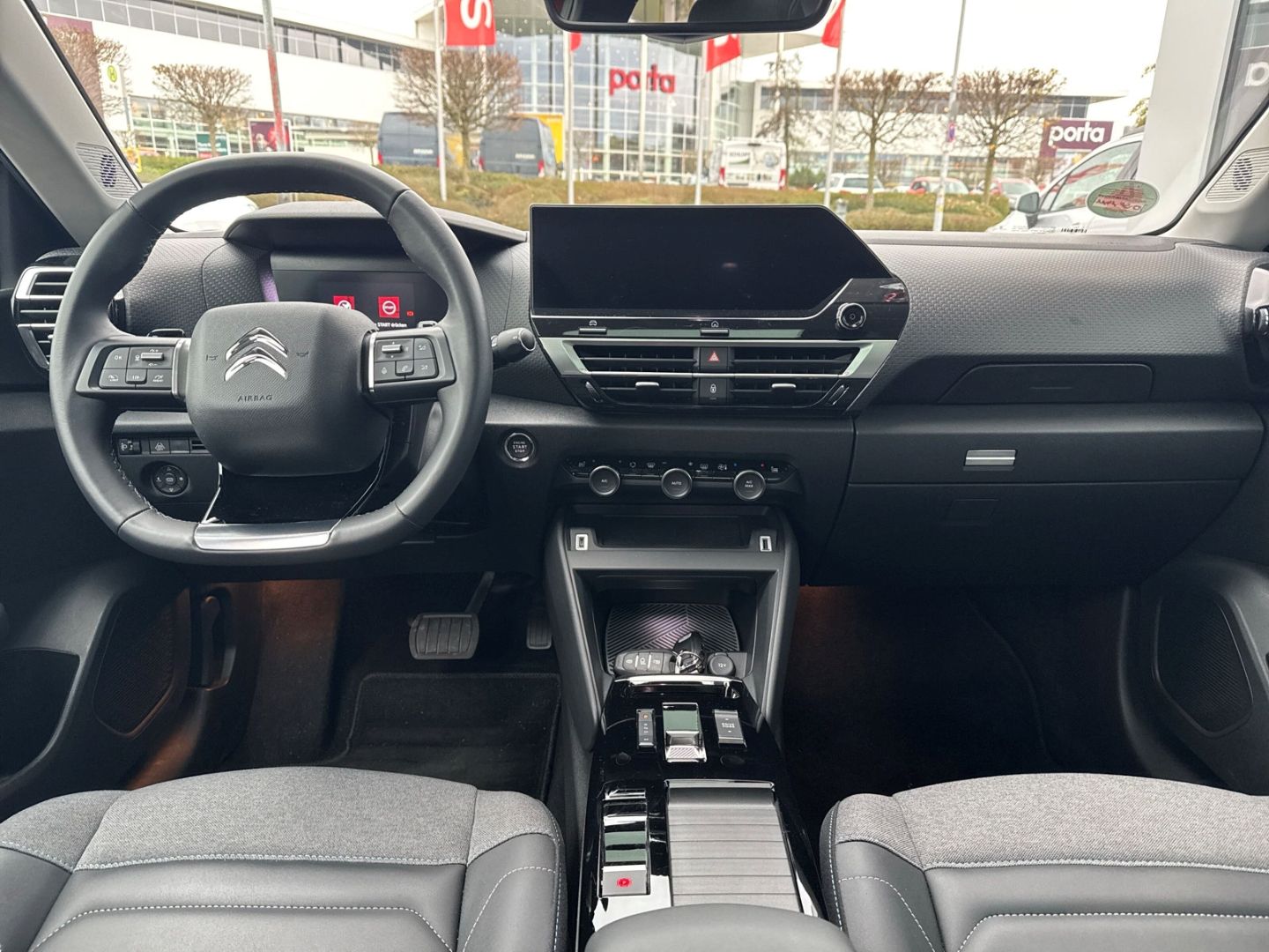 Citroën C4 Shine HUD AHK-abnehmbar Navi Ganzjahresreifen
