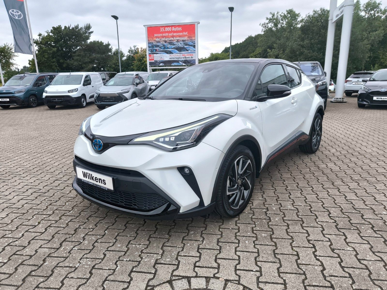 Toyota C-HR Hybrid Style - Samsaru's Car Outlet