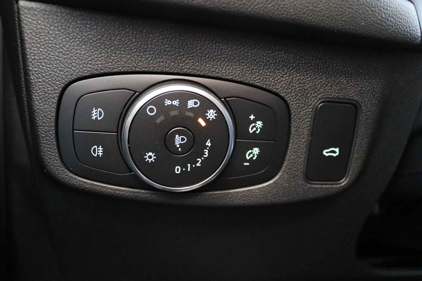 Ford Focus Turn. Aut. Titanium X *LED*NAV*RFK*Winterp