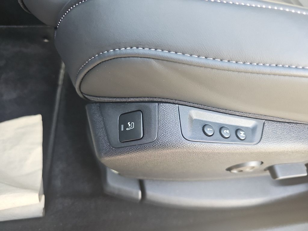 DS Automobiles DS 7 BlueHDI 130 Aut. OPERA LEDER Panoramadach