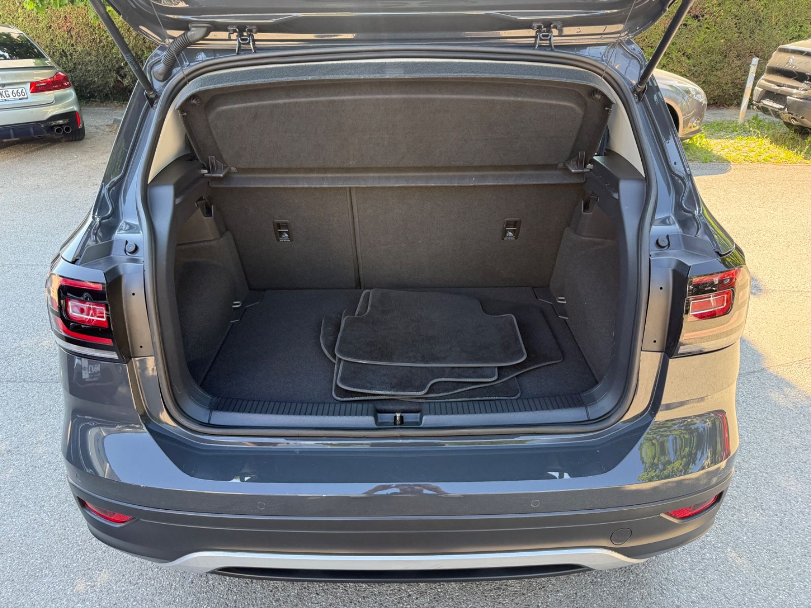 Volkswagen T-Cross Life 1.0 TSI - Samsaru's Car Outlet