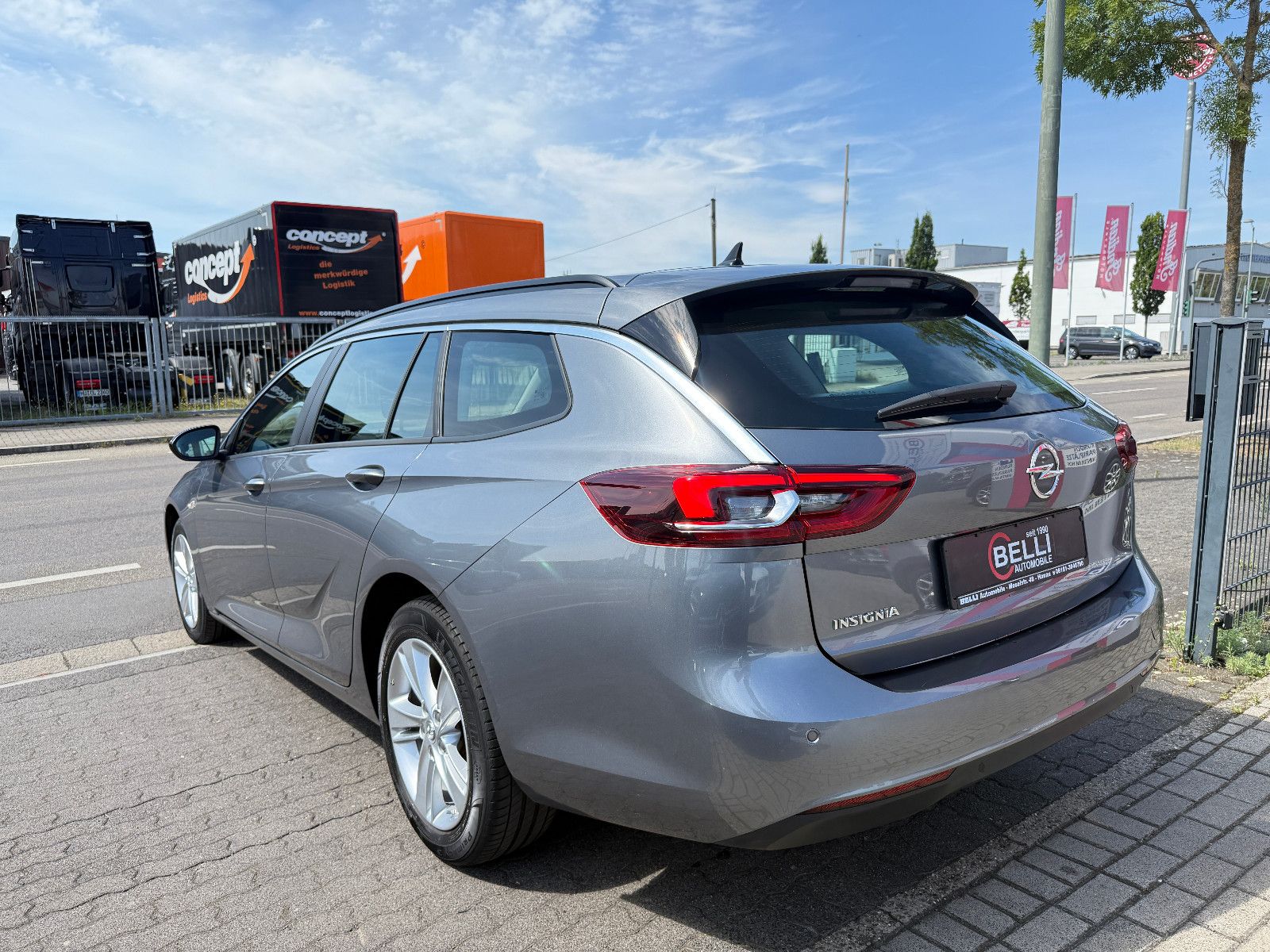 Opel Insignia B Sports Tourer Business - Samsaru's Car Outlet