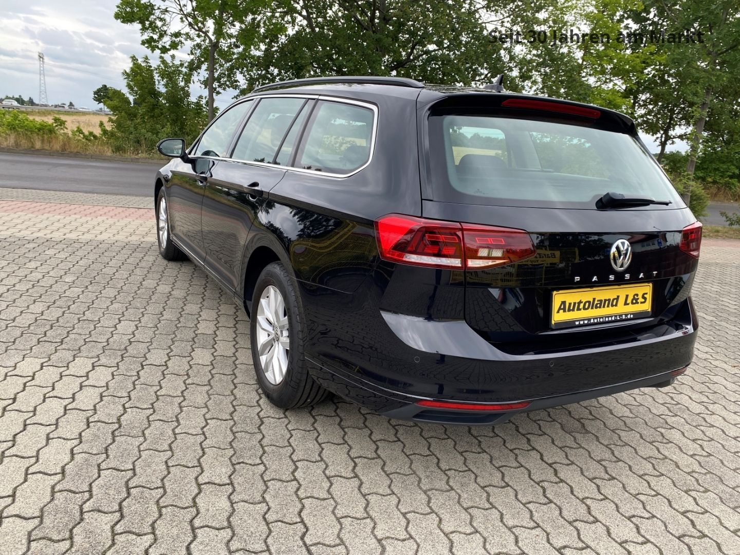 Volkswagen Passat Variant Business 2.0 TDI - Samsaru's Car Outlet