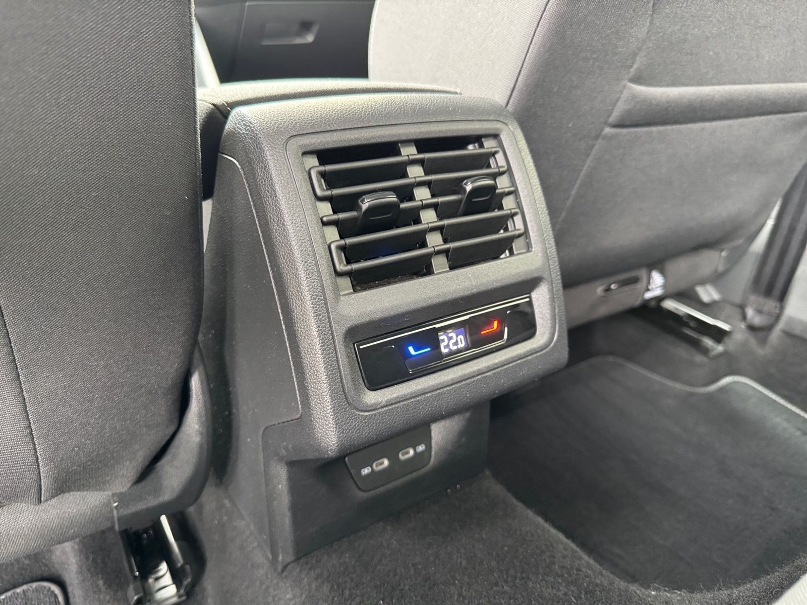 Volkswagen Golf VIII 1.5 TSI Life - Samsaru's Car Outlet