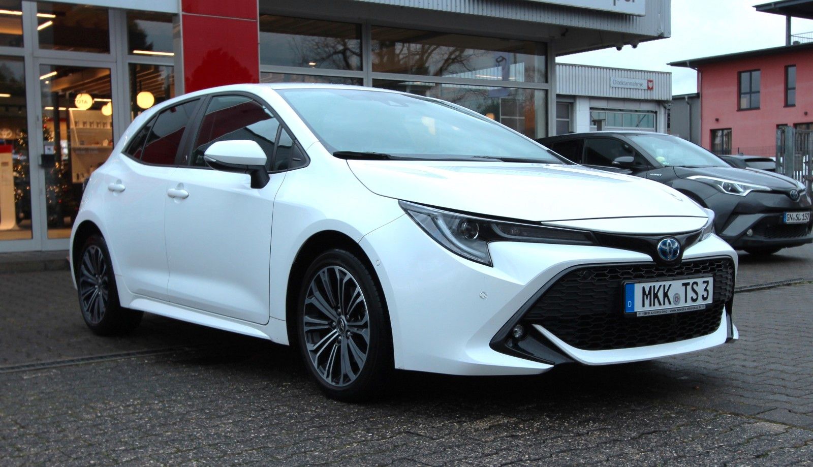 Toyota Corolla Hybrid Team - Samsaru's Car Outlet