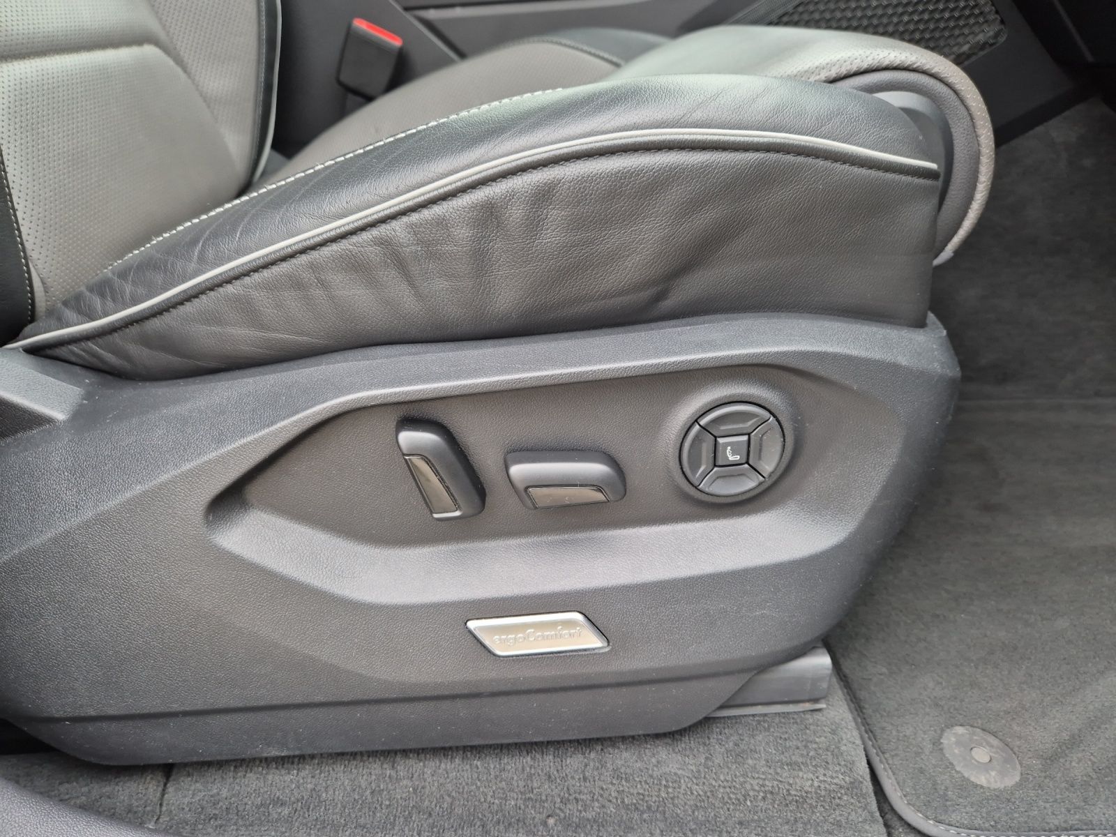 Volkswagen Touareg TDI R-Line 4M - Samsaru's Car Outlet