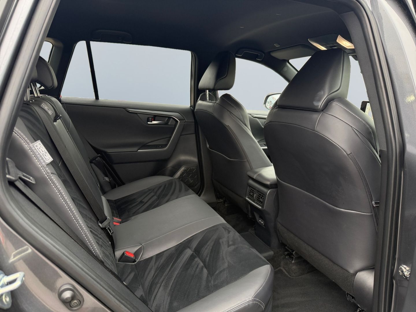 Toyota RAV 4 Plug-in-Hybrid GR SPORT - Samsaru's Car Outlet