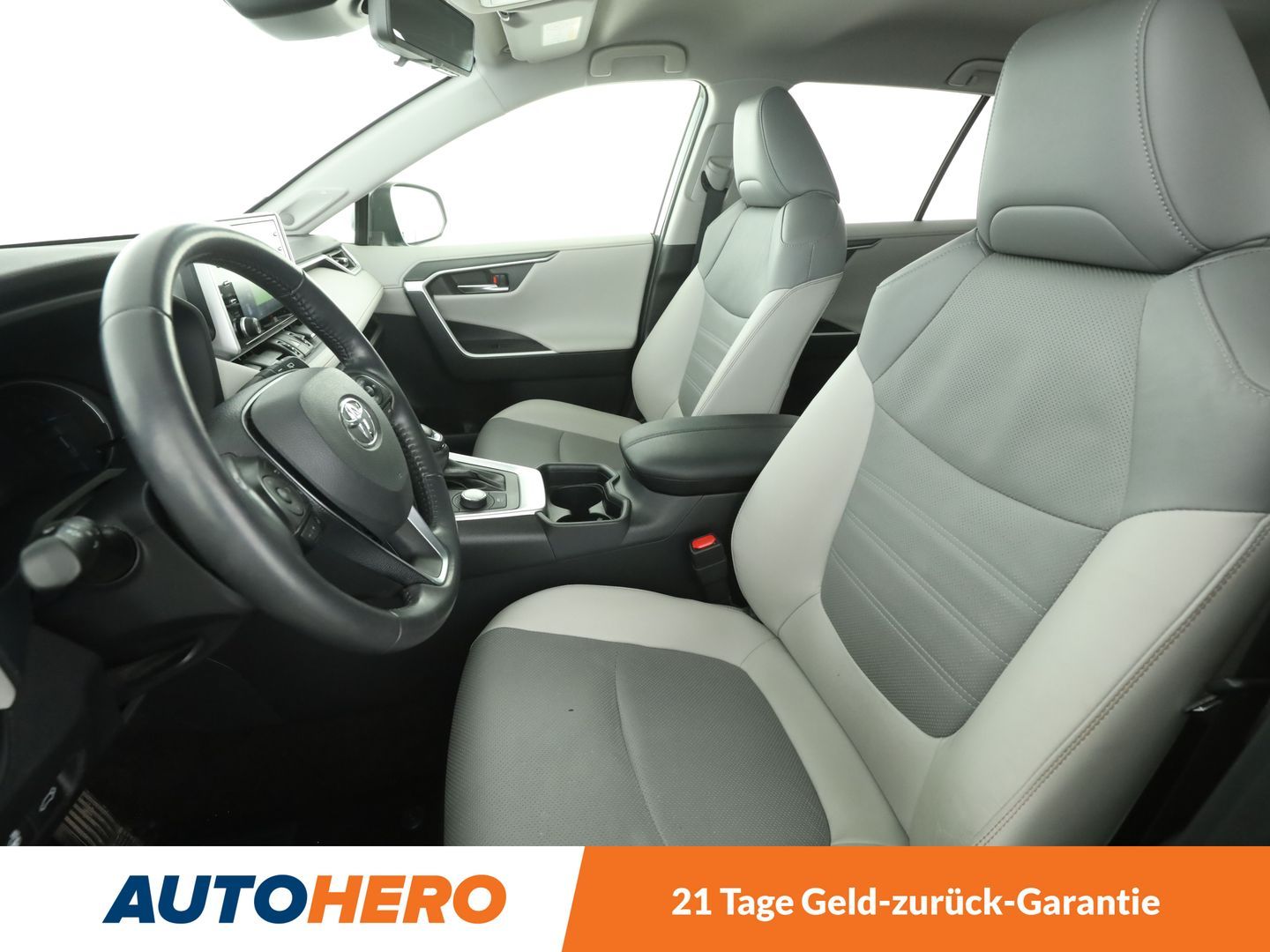 Toyota RAV 4 2.5 Hybrid 4x4 Lounge - Samsaru's Car Outlet