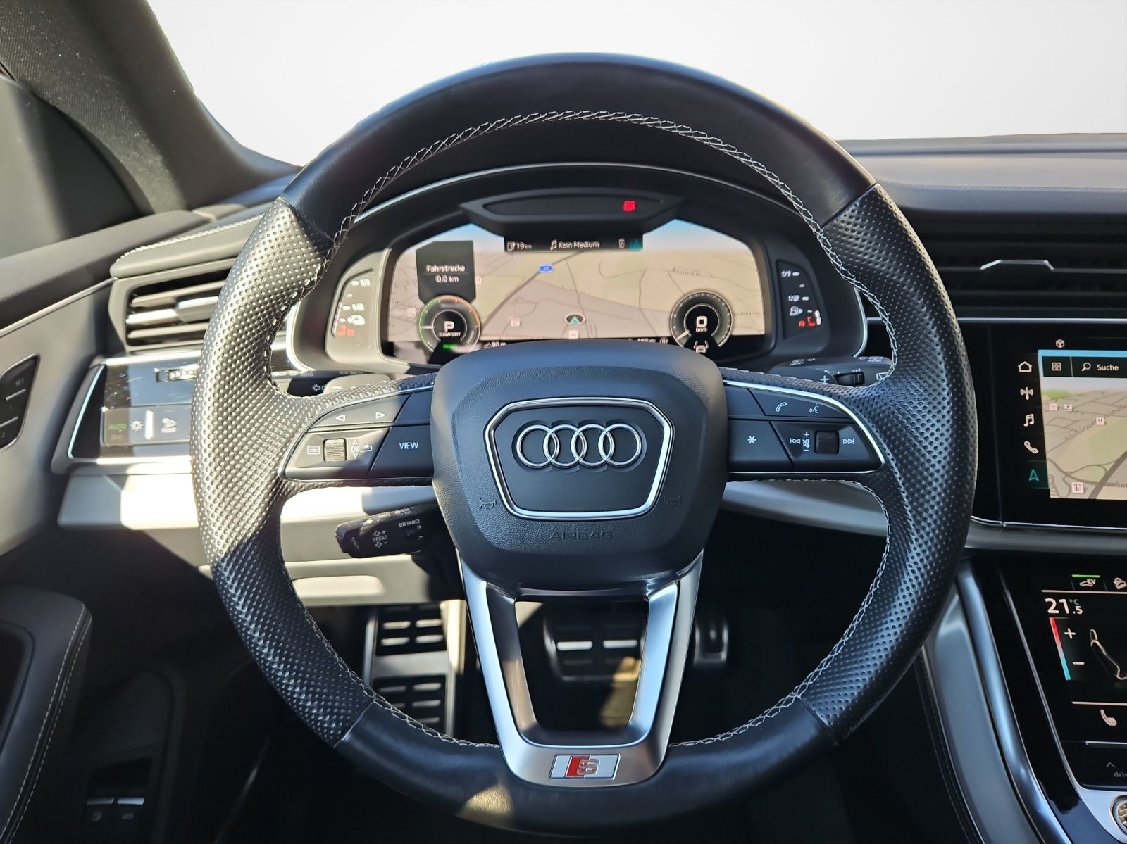 Audi Q8 55 TFSI e tiptronic quattro S-line - Samsaru's Car Outlet