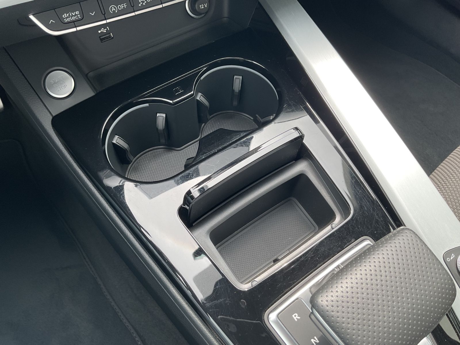 Audi A4 Av.40 TFSI quattro S line - Samsaru's Car Outlet
