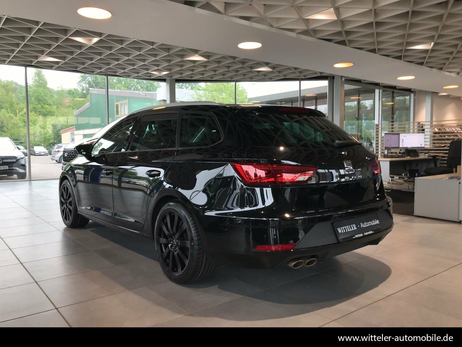 Seat Leon ST 1.5 TSI FR Black - Samsaru's Car Outlet
