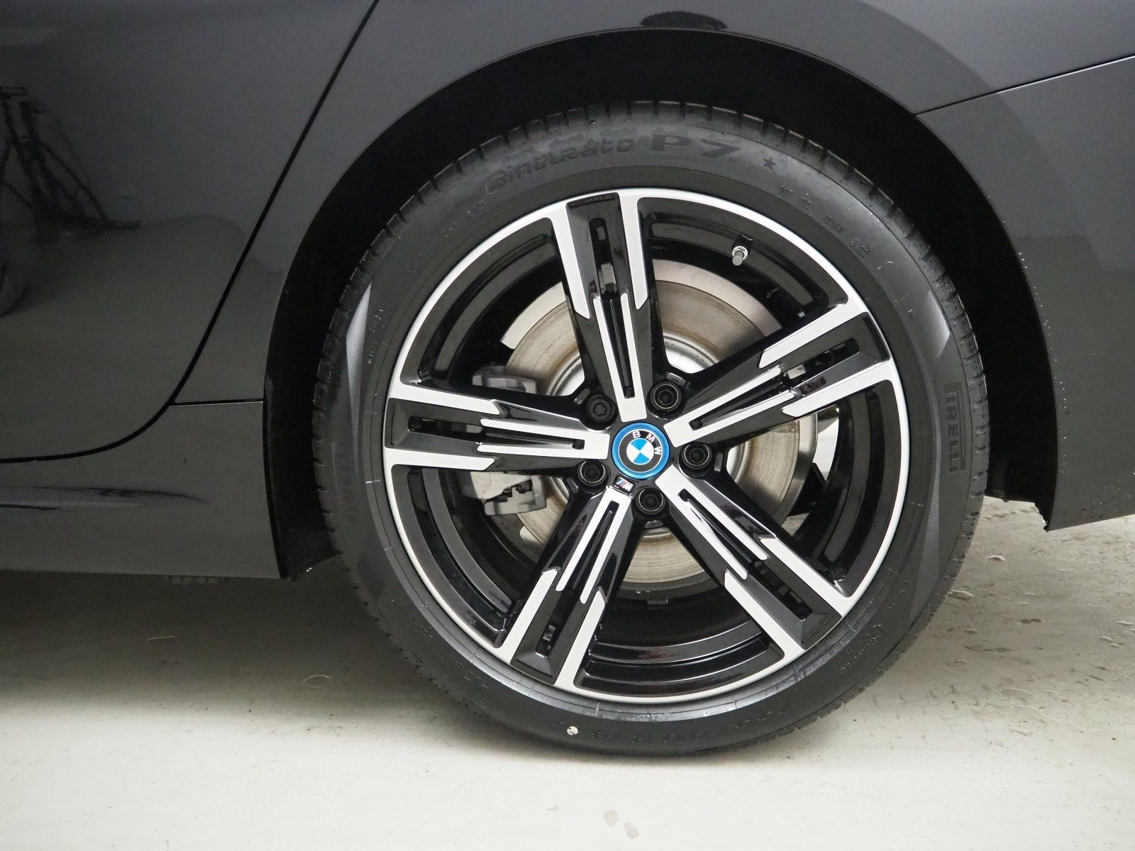 BMW 330e xDrive Touring (M-Sport Navi LED AHK HUD)