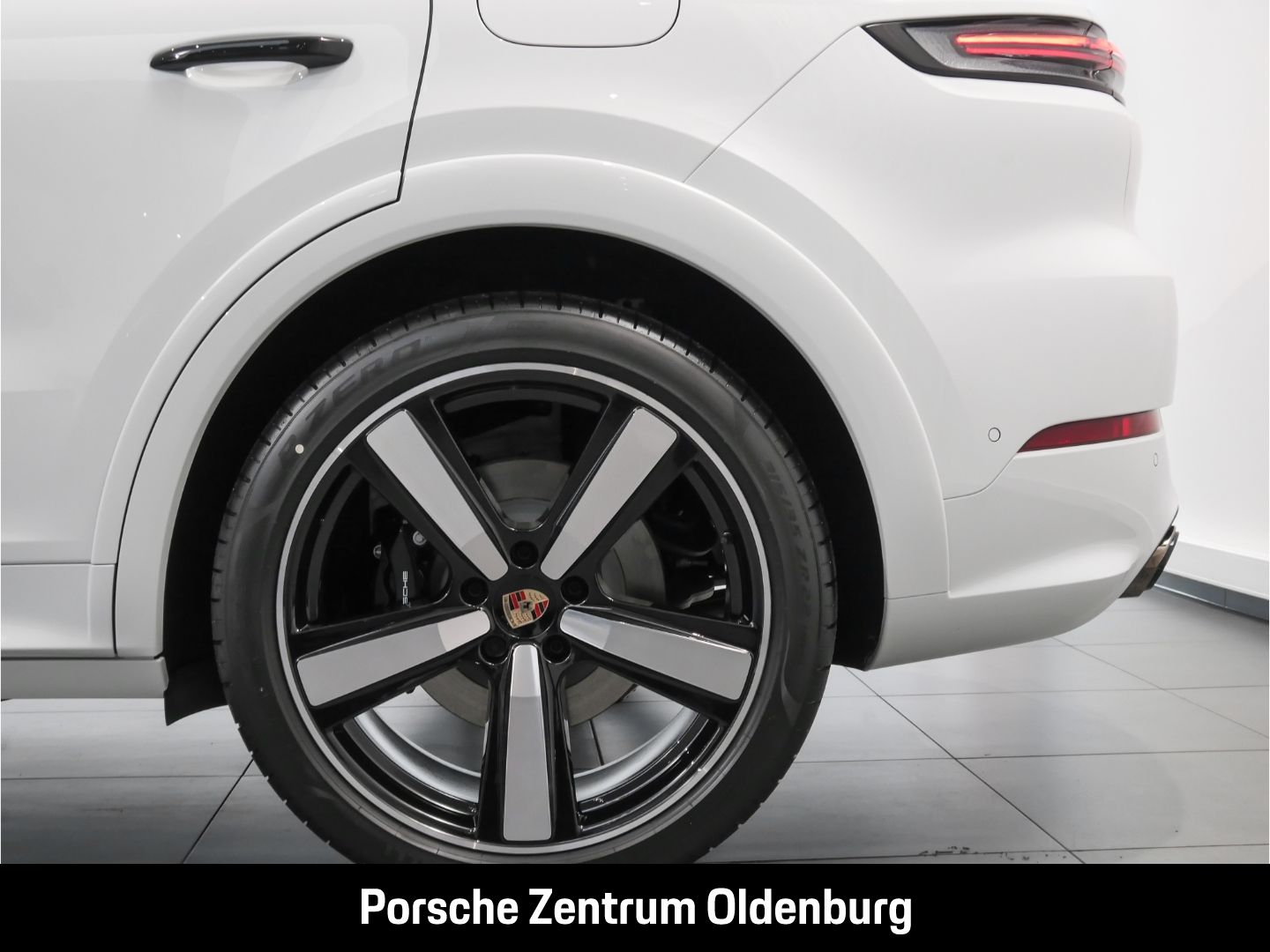 Porsche Cayenne E-Hybrid InnoDrive AHK Sportabgas 18 Weg
