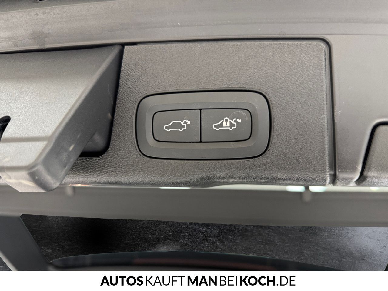 Volvo XC60 T8 Plug-In AWD Ultimate - Samsaru's Car Outlet