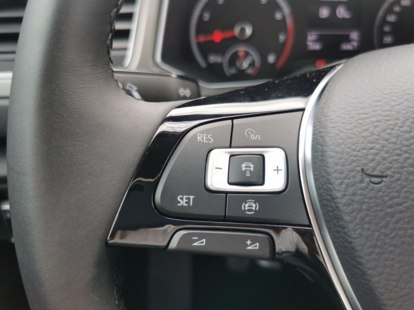 Volkswagen T-Roc Style - Samsaru's Car Outlet