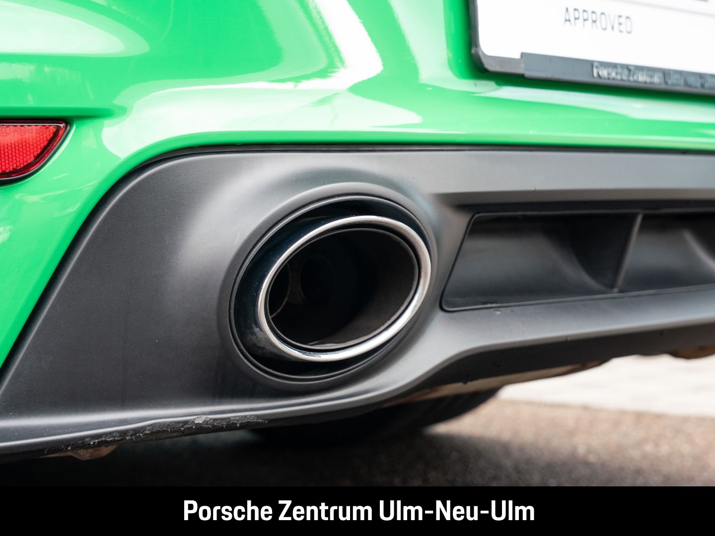 Porsche 992 911 Turbo S Pythongrün Sportabgasanlage LED