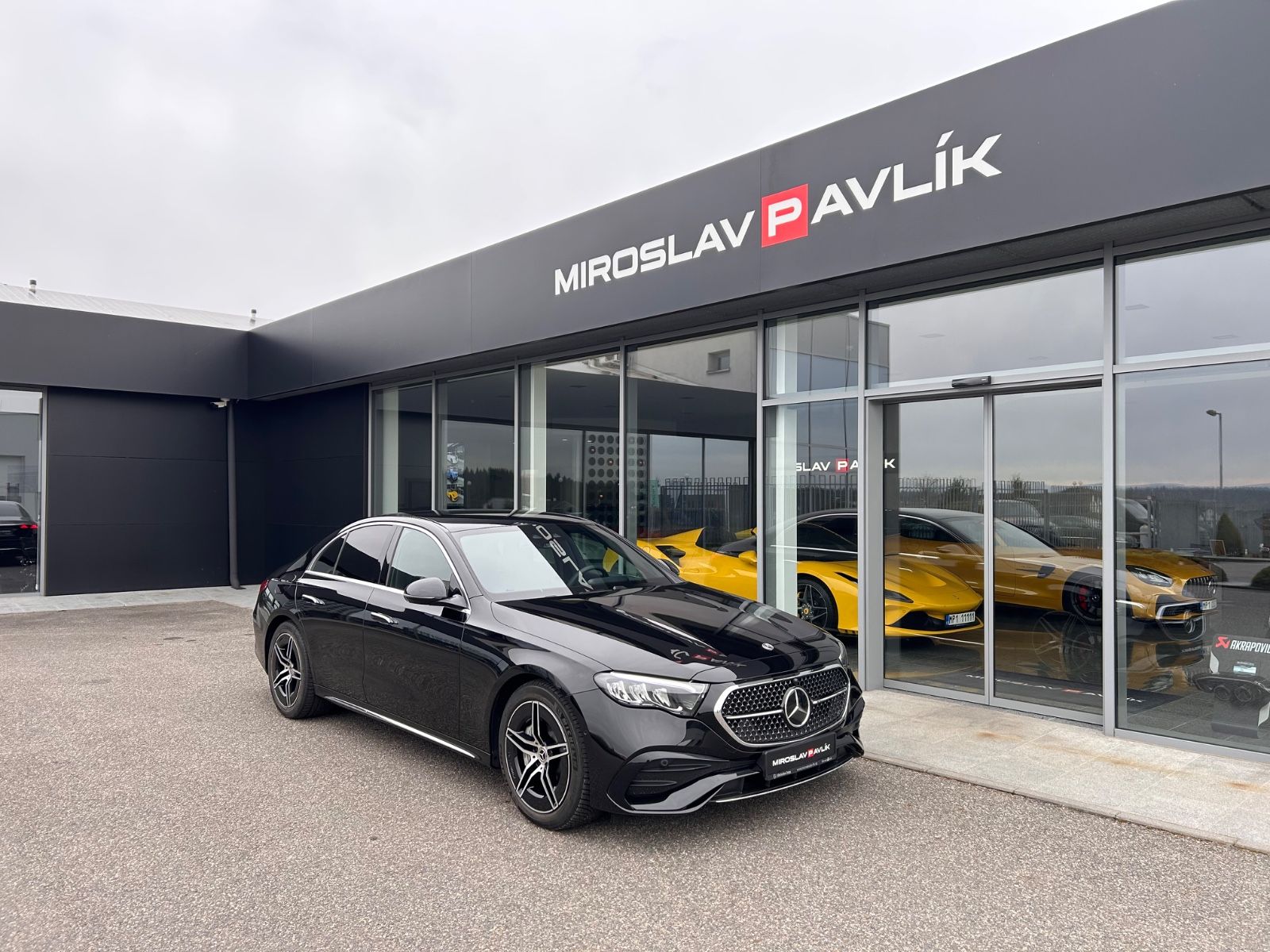 Mercedes-Benz E 220d 4Matic AMG - Samsaru's Car Outlet