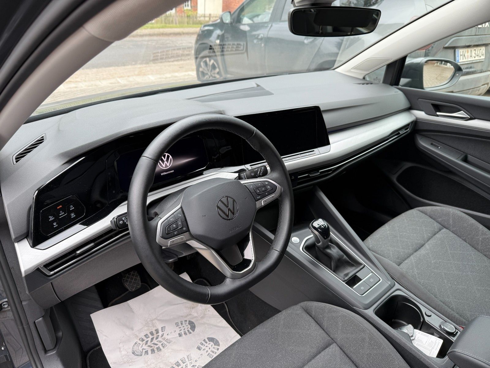 Volkswagen Golf VIII Life - Samsaru's Car Outlet